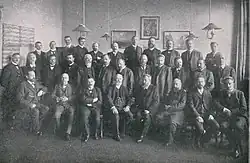 Lehrerkollegium II. städtische Realschule (sitzend, 5. von l.: Direktor Hans Adolf von Brause), 1913