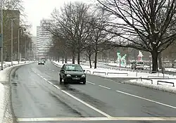 Leibnizufer, rechts die Nanas