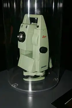 Moderner Theodolit von Leica Geosystems