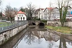 Blick von Süden auf die Reitstallbrücke, links der Waageplatz (2018)