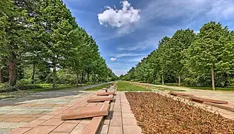 Ehemaliger „Sozialistischer Ehrenhain“, der sich zwischen Kapellenanlage und Nordtor befindet[7]