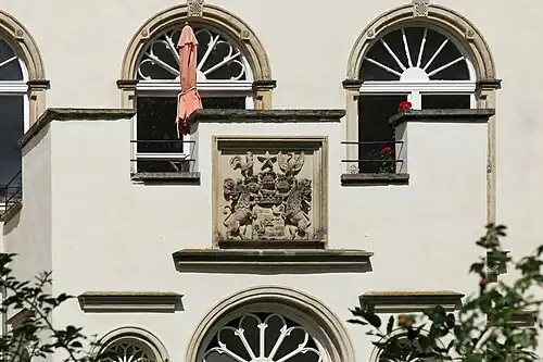 Familienwappen über dem Eingang