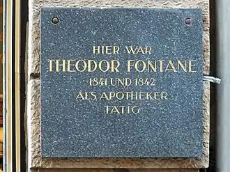 Gedenktafel an der Adler-Apotheke in Leipzig