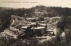 Gesamtansicht des Steinbruchs und des Brechers