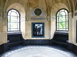 Drei-Kaiser-Halle mit Gedenktafel, Kaiser Wilhelm&nbsp;I.