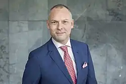 Porträt eines Mannes im Anzug