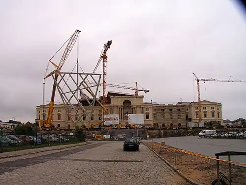 Arsenal während der Montage der Keilspitze