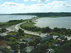 Blick auf die Landbrücke zwischen dem Kleinen (links) und Großen Jasmunder Bodden südlich von Lietzow