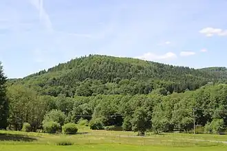 Der südliche vorgelagerte Spornberg des Lindenberges vom Kahltal aus gesehen