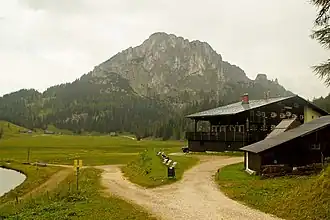 Das Linzer Haus von Westen mit dem Stubwieswipfel