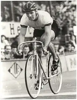 Lionel Cox, Gold und Silber 1952