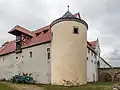 Vorburg mit Rundturm