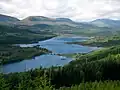 Loch Garry mit Blick auf Inchlaggan (in Blickrichtung rechtes Ufer hinter der zweiten Landzunge)