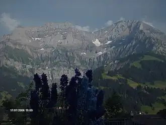 Gross Lohner von Norden (v.&nbsp;l.&nbsp;n.&nbsp;r.): Nünihorn, Hintere Lohner, Mittlere Lohner, Vordere Lohner, Mittaghorn