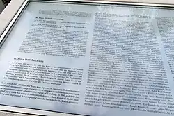 Eine der Tafeln mit Namen von Opfern des Nationalsozialismus, die vom Hannoverschen Bahnhof in Hamburg abtransportiert wurden, oft in den Tod