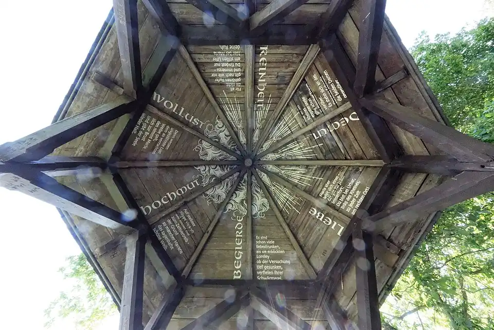 Deckeninschrift des Aussichtspavillons Loreleyblick Maria Ruh