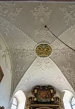 Annenkapelle: Stuckdecke mit Allianzwappen