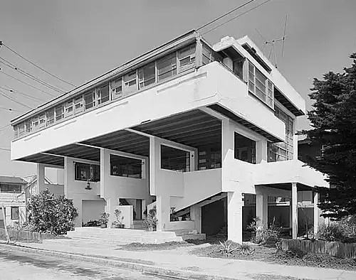 * 3. – Lovell Beach House in Newport Beach, 1926 (Rudolph Schindler)[19]