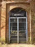 Die Eingangs-Gittertür am Ludwigsturm