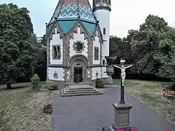 Eingangsbereich mit Kreuz