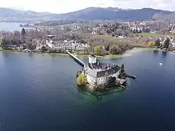 Luftaufnahme vom Schloss Ort (April 2023)