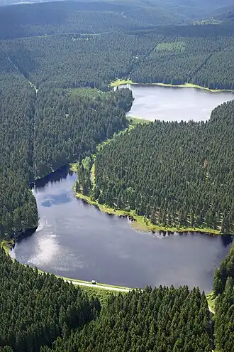 Fortuner Teich (im Vordergrund) und der oberhalb gelegene Jägersbleeker Teich (2004)
