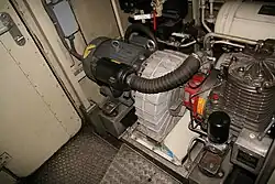 Luftpresser im Maschinenraum des Triebkopfes