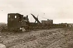 Bau des Flugplatzes in Lista mit einem Menck-Hochlöffelbagger