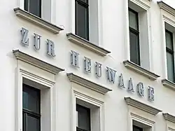 Schriftzug am jetzigen Gebäude (2019)