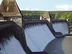 Überlauf der Talsperre 2007