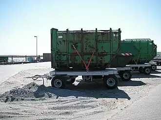 Abholbereite Mülltransportanhänger