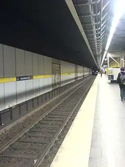 Bahnsteig des S-Bahnhofes Rosenheimer Platz
