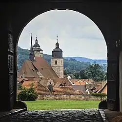 Blick vom Schloss: Stadtkirche St. Georg mit Altstadt