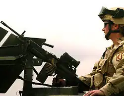 US-Soldatin mit M249 SAW im Irak