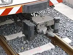 Kuppl­ung mit seit­lich an­ge­ord­ne­ten Kon­takt­auf­sät­zen