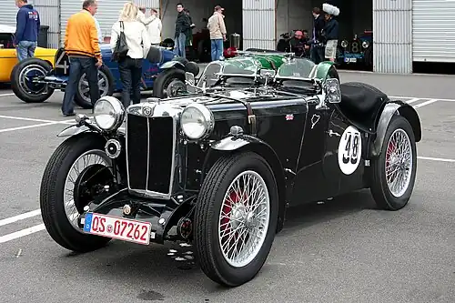 … und im historischen Fahrerlager