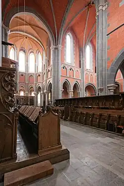 Blick vom Chorgestühl zum südlichen Querhaus (2008)