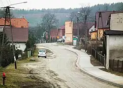 Foto mit Straße, Auto und Häusern