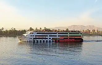 Flusskreuzfahrtschiff MS Suntimes auf dem Nil in Ägypten