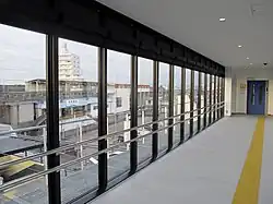 Blick von der Fußgängerbrücke zum Bahnhof Naka-Okazaki