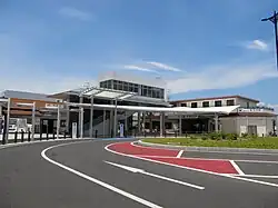 Bahnhöfe Kani (links) und Shin-Kani (rechts)