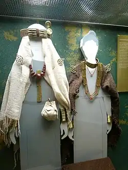 Rekonstruierte Frauentracht aus einem Frauengrab