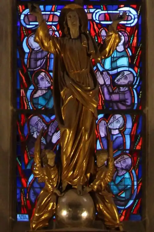 Maria als Patronin der leidenden Kirche (mittleres Chorfenster unten)