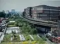 Reste des Viadukts, Blick vom Hochbahnhof nach Norden mit M-Bahn, 1990