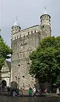 Nicht östlich von Issel und IJssel, sondern westlich der Maas: Liebfrauenbasilika (Maastricht), Westwerk ab 1000