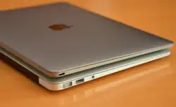 Space-graue Variante auf einem MacBook Air 11″