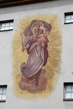 Auf einer Wolke stehende Madonna mit Krone, Heiligenschein aus Sternen, Szepter in der rechten und Jesuskind mit Reichsapfel in der linken Hand