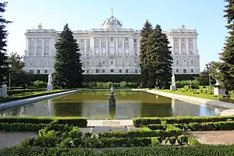 Königspalast von den sog. Jardines de Sabatini aus gesehen