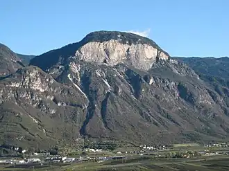 Der Madruttberg mit der Madrutter Wand von Nordwesten her gesehen