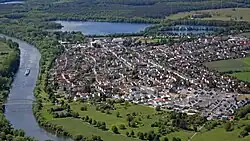 Luftbild mit Ortsteil, Main und Umgebung